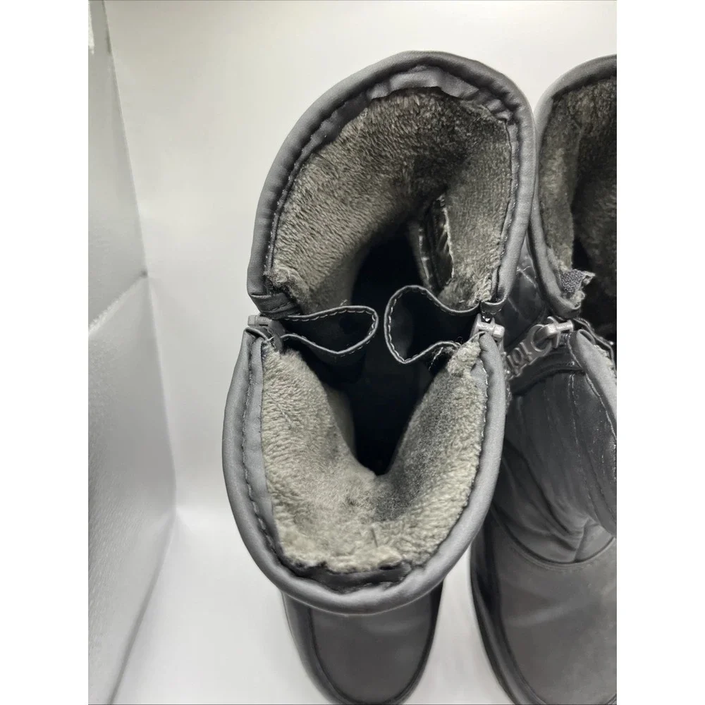 Totes Waterproof Insulated Quilted‎ Black Grey Zip Up Boot, Size 7